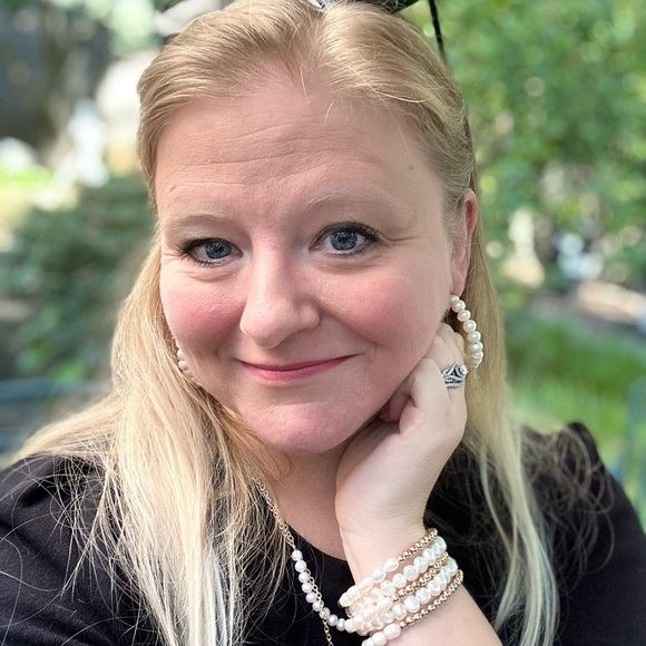 Meet your Posher, Julie - Picture 2 of 16